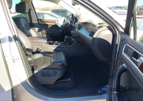 2016 Volkswagen Touareg Tdi Lux z USA, uszkodzony, nr VIN WVGEP9BP0GD001048